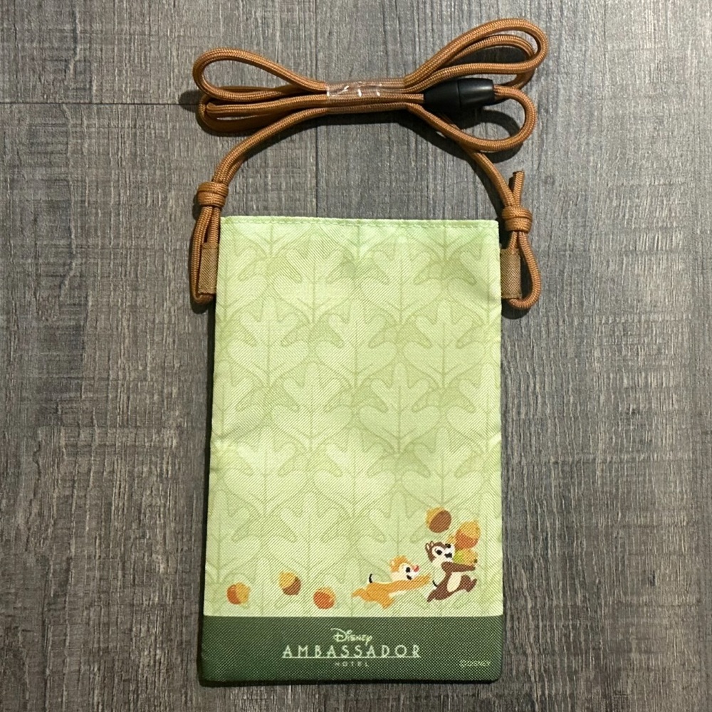 New Chip 'n Dale Brown Crossbody Bag from Tokyo Disney Resort - Picture 2 of 5